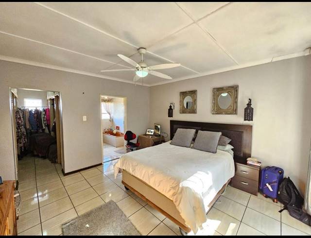 4 BEDROOM HOUSE FOR SALE IN SIGNAL HILL